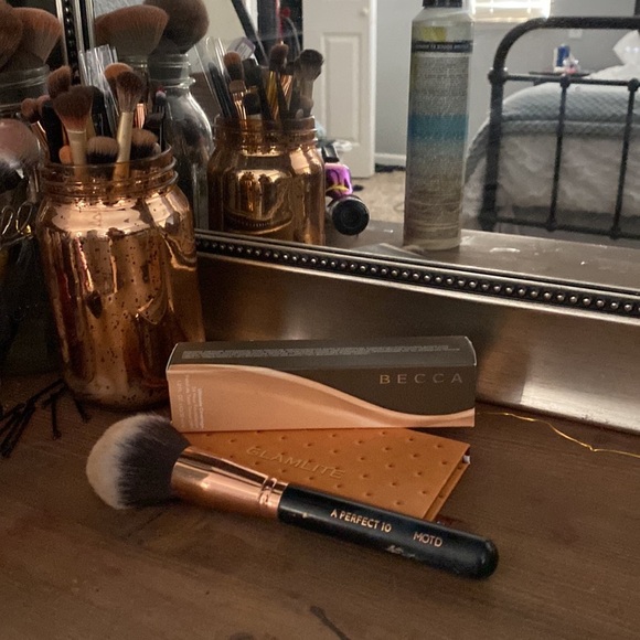 Cosmetic Mystery Box 6 full size pieces. - Picture 3 of 4